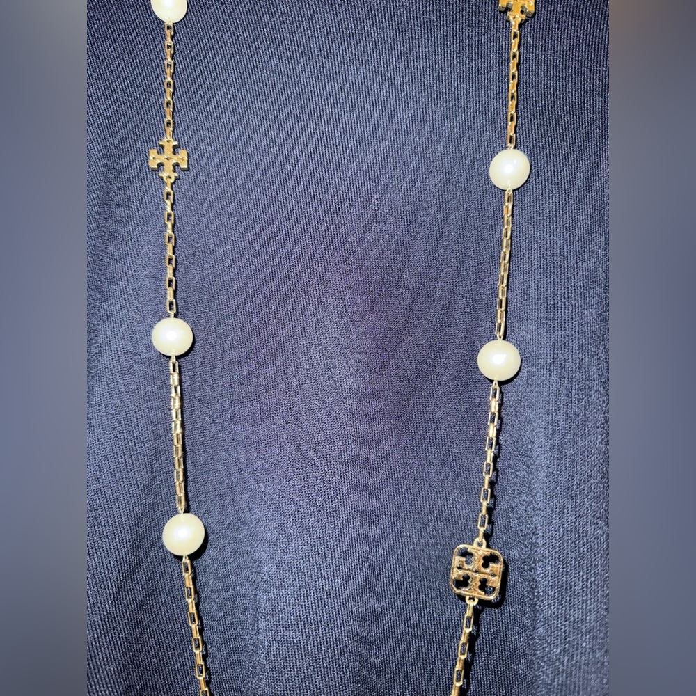Tory Burch Faux Pearl Logo Station Necklace Gold Tone Long Necklace - Picture 3 of 5